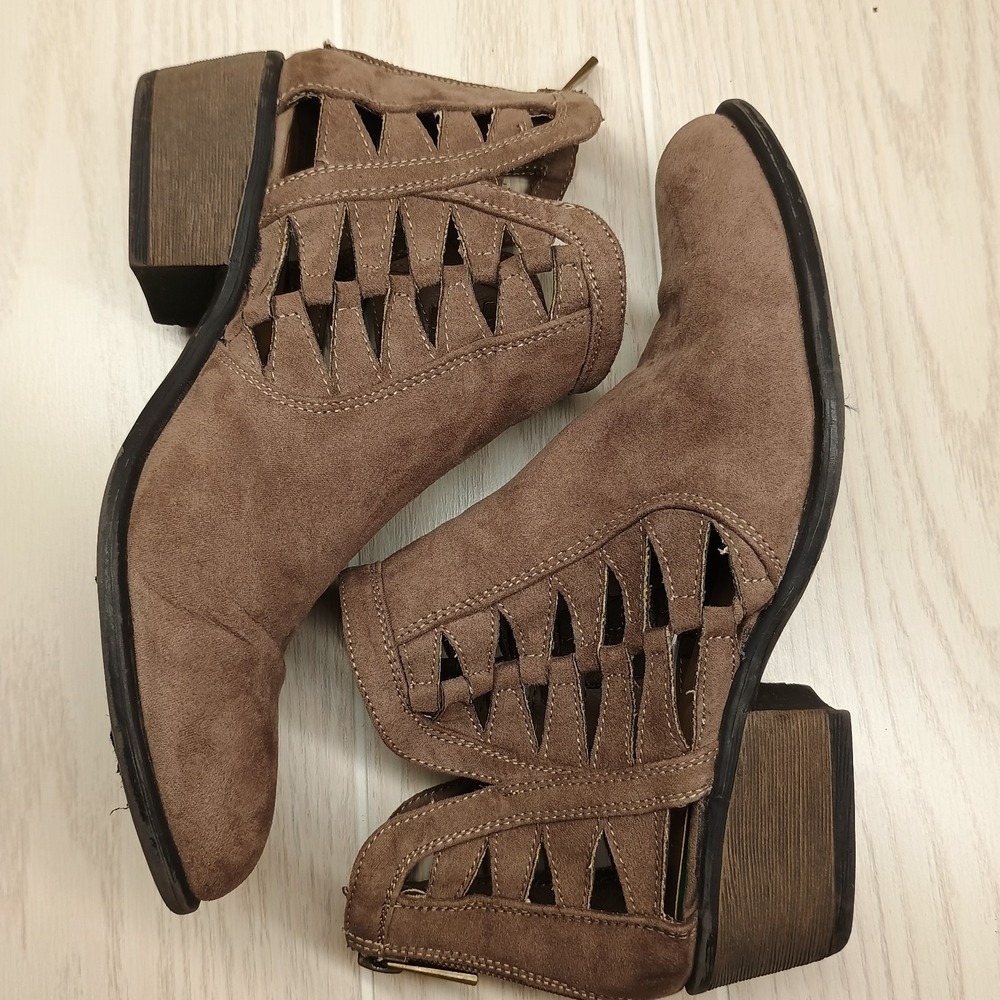 BAMBOO Womens Sadie-35S Size 6 Ankle Booties Brown Cuban Heel Zip Up‎ Geometric - Picture 3 of 10